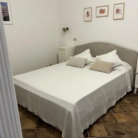 En-suite Double Room-giardino A Mare * 多纳卢卡他