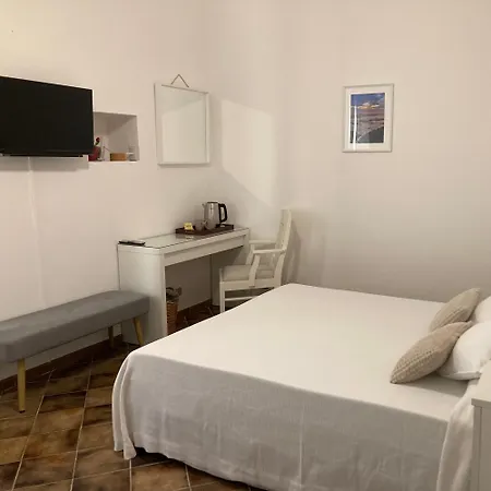 En-suite Triple Room-giardino A Mare Donnalucata (Sicily)
