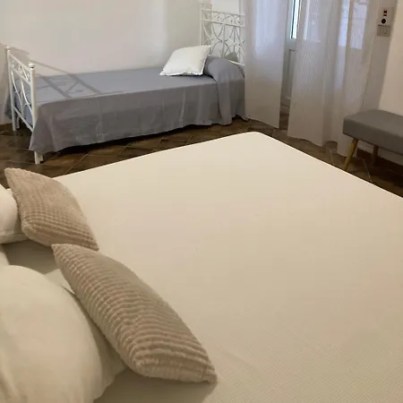 En-suite Double Room-giardino A Mare 招待所 多纳卢卡他